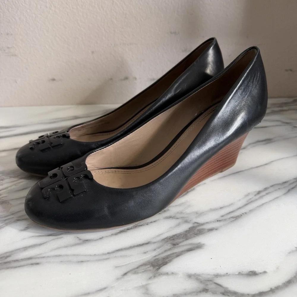 TORY BURCH Leather Wedge Pump Size 10 Heels Ballet Style Monogram Logo Black